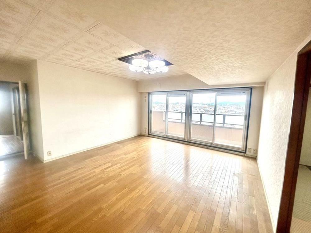 4LDK apartment in Akashi, Hyogo - Photo 1