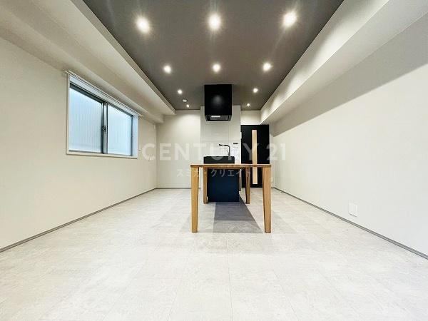 2LDK apartment in Meguro Ward, Tokyo - Photo 1