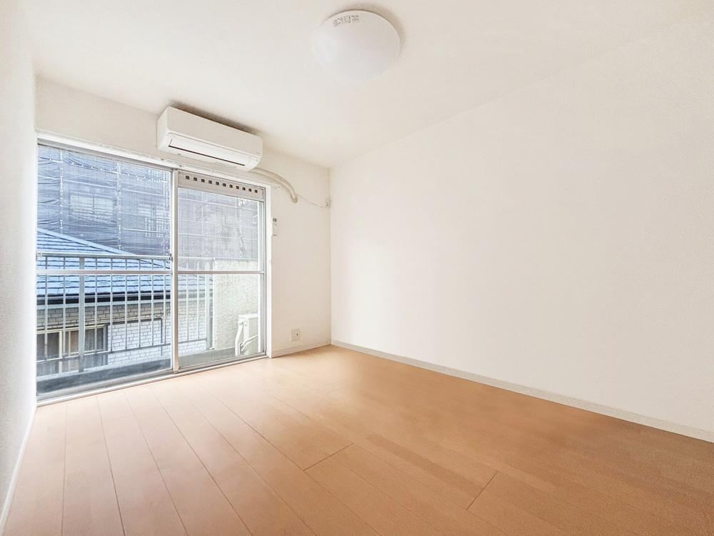 2LDK apartment in Chofu, Tokyo - Photo 1