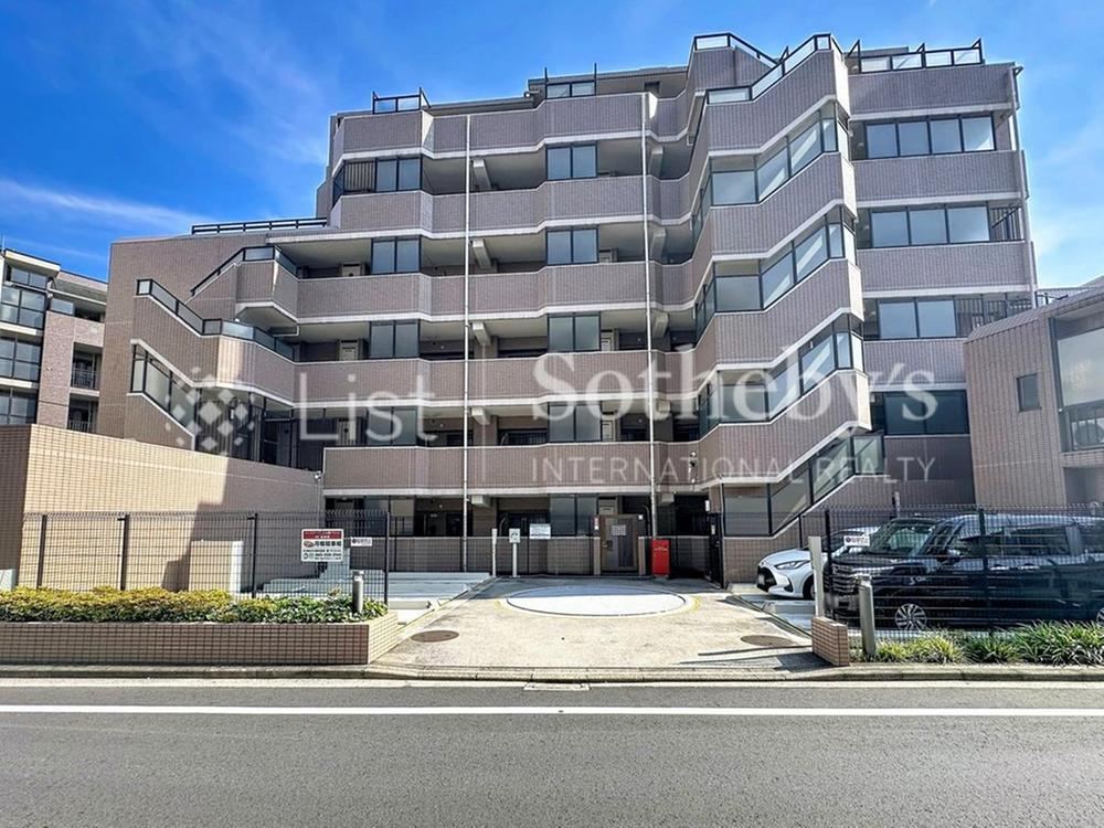 2LDK+S apartment in Konan Ward, Yokohama, Kanagawa - Photo 1