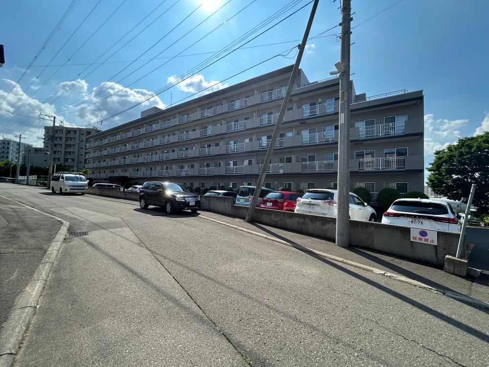 1LDK+S apartment in Toyohira Ward, Sapporo, Hokkaido - Photo 1