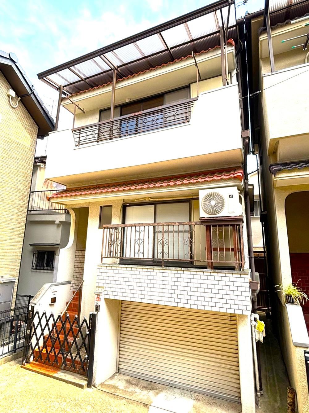 4DK house in Hirakata, Osaka - Photo 1