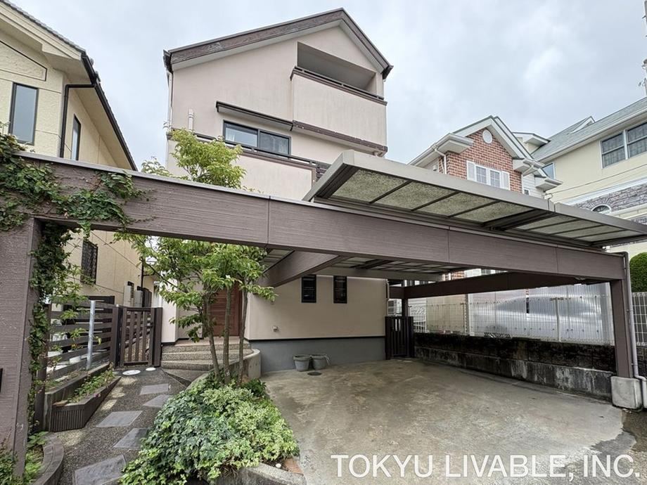 5LDK house in Takarazuka, Hyogo - Photo 1