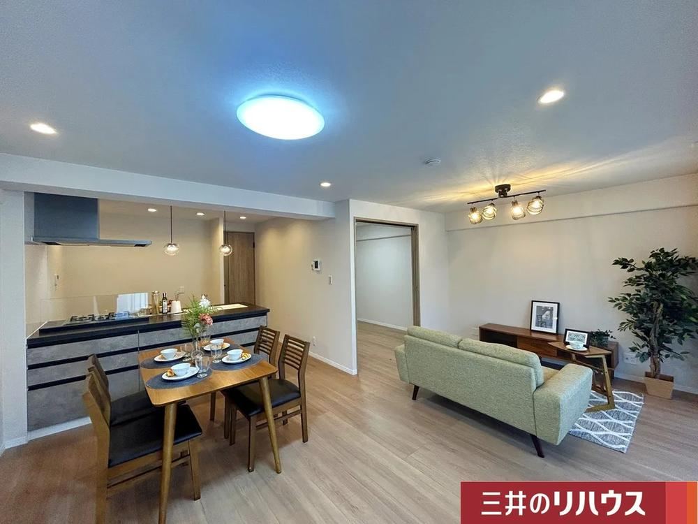 2LDK apartment in Toyonaka, Osaka - Photo 1