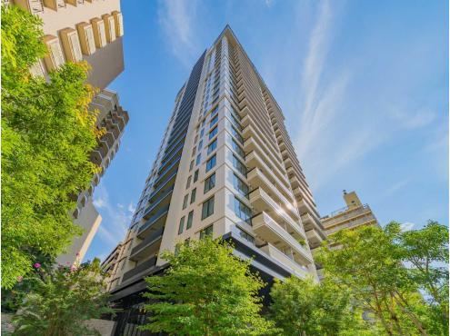 2LDK apartment in Minato Ward, Tokyo - Photo 1
