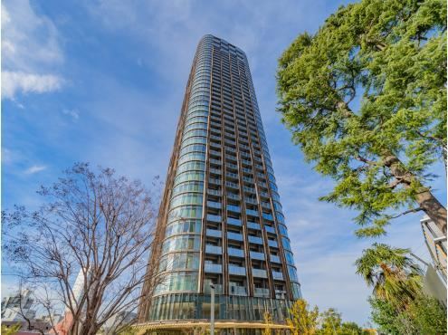 3LDK+S apartment in Minato Ward, Tokyo - Photo 1