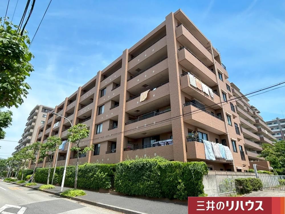 4LDK apartment in Mihama Ward, Chiba - Photo 1