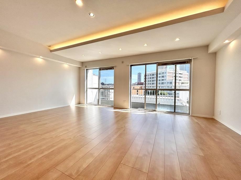 3LDK apartment in Shinjuku Ward, Tokyo - Photo 1