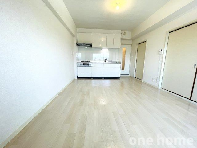 4LDK apartment in Neyagawa, Osaka - Photo 1