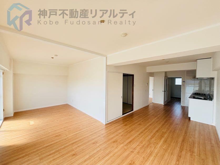 2LDK apartment in Tarumi Ward, Kobe, Hyogo - Photo 1