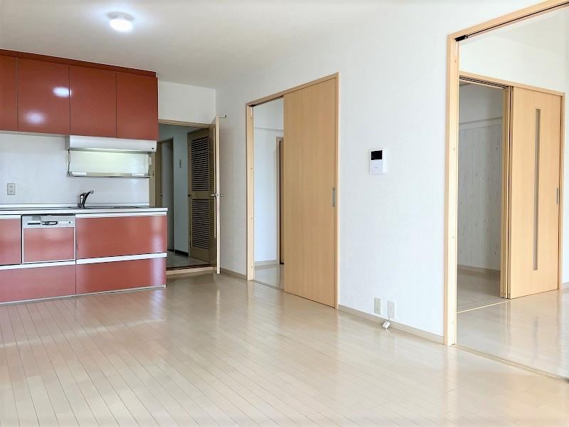2LDK+S apartment in Toyonaka, Osaka - Photo 1