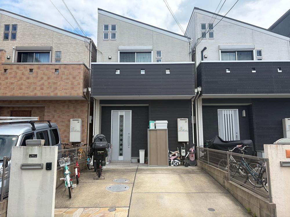 4LDK house in Kadoma, Osaka - Photo 1