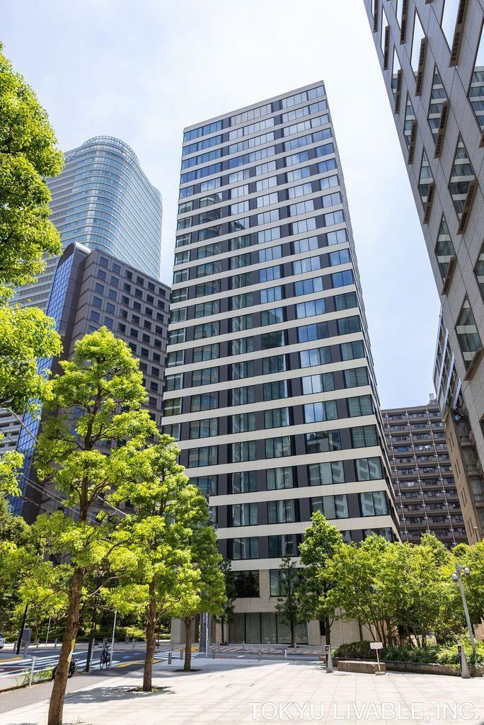 3LDK apartment in Minato Ward, Tokyo - Photo 1