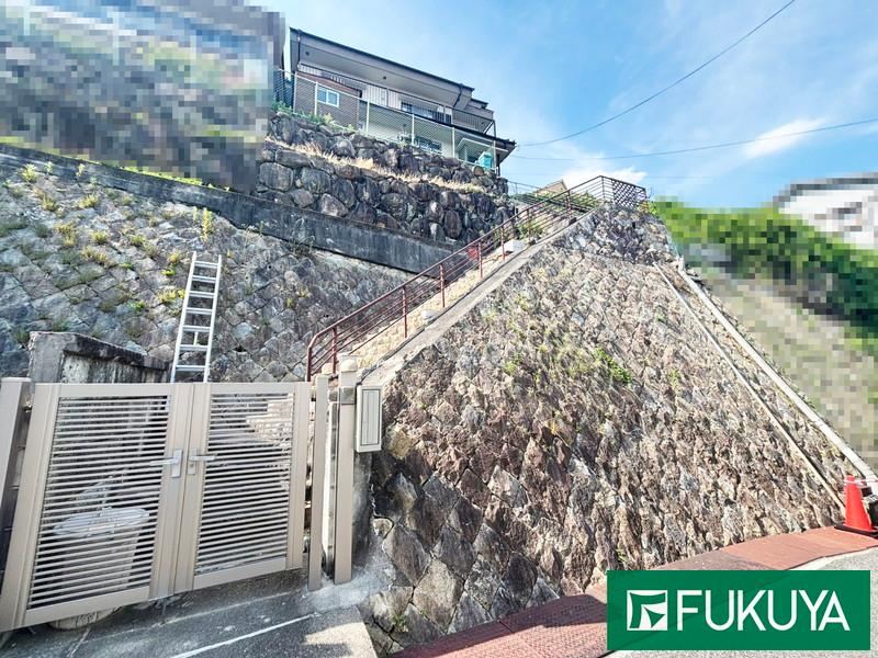 5LDK house in Takarazuka, Hyogo - Photo 1