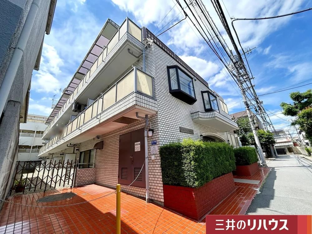 2LDK+S apartment in Shinjuku Ward, Tokyo - Photo 1