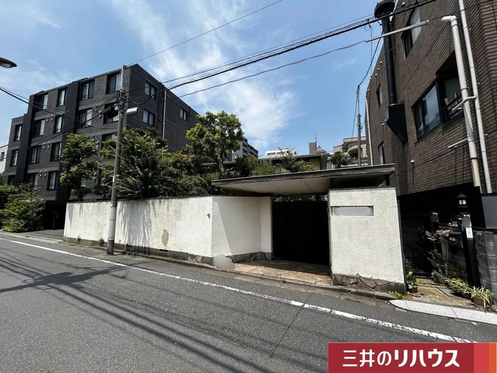 200 m² land in Shinjuku Ward, Tokyo - Photo 1