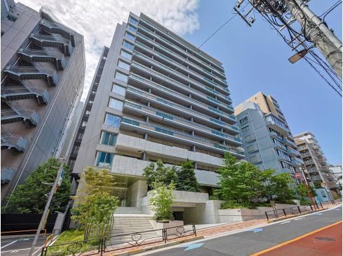 2LDK+S apartment in Bunkyo Ward, Tokyo - Photo 1