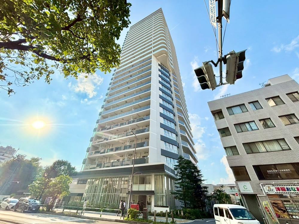 2LDK apartment in Toshima Ward, Tokyo - Photo 1