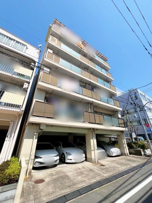 2LDK apartment in Shinjuku Ward, Tokyo - Photo 1