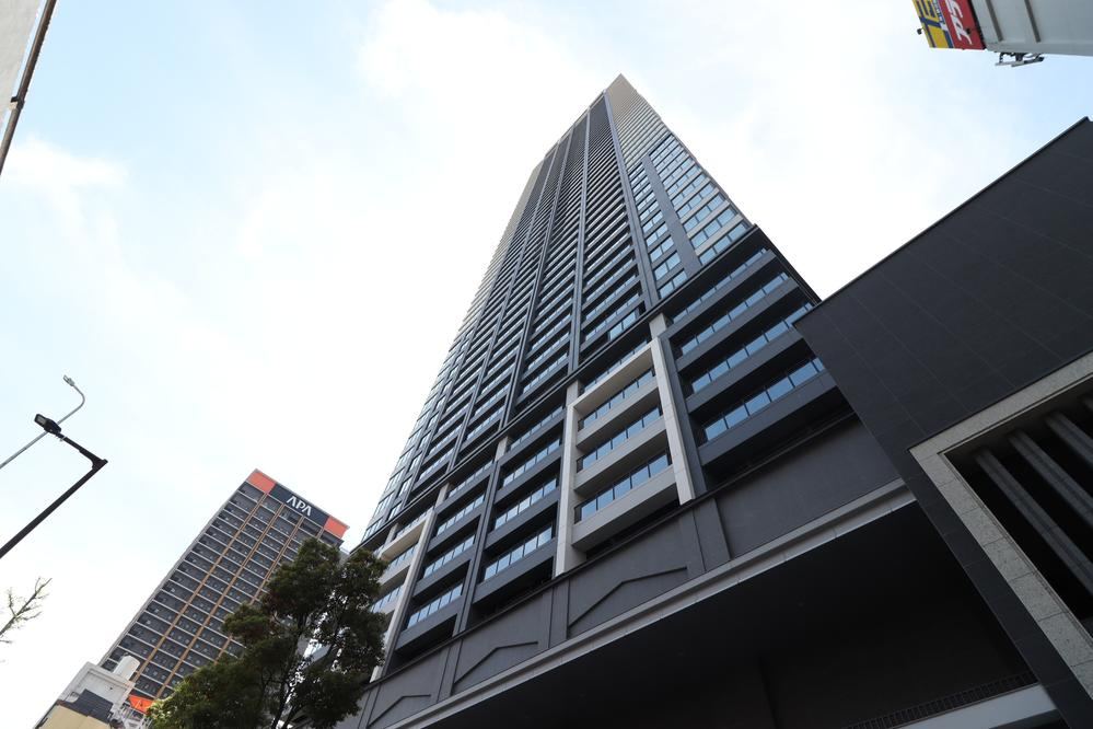 3LDK+S apartment in Kita Ward, Osaka - Photo 1