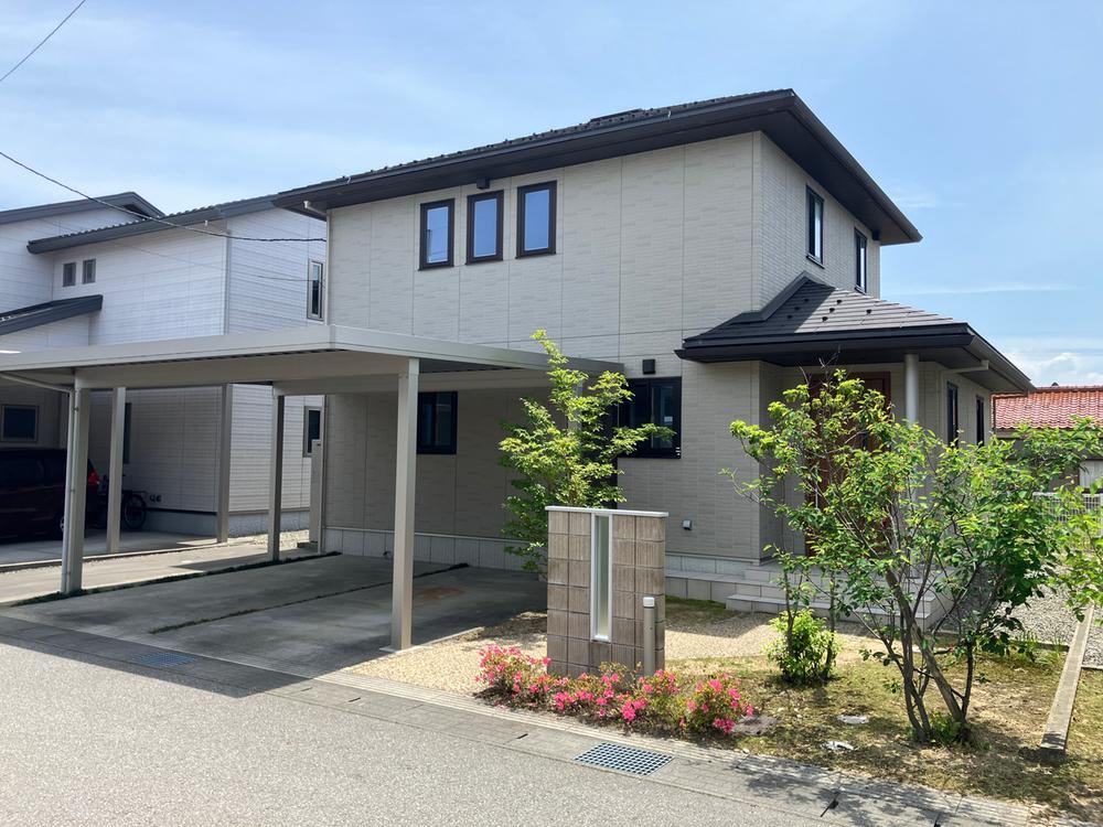 4LDK house in Komatsu, Ishikawa - Photo 1