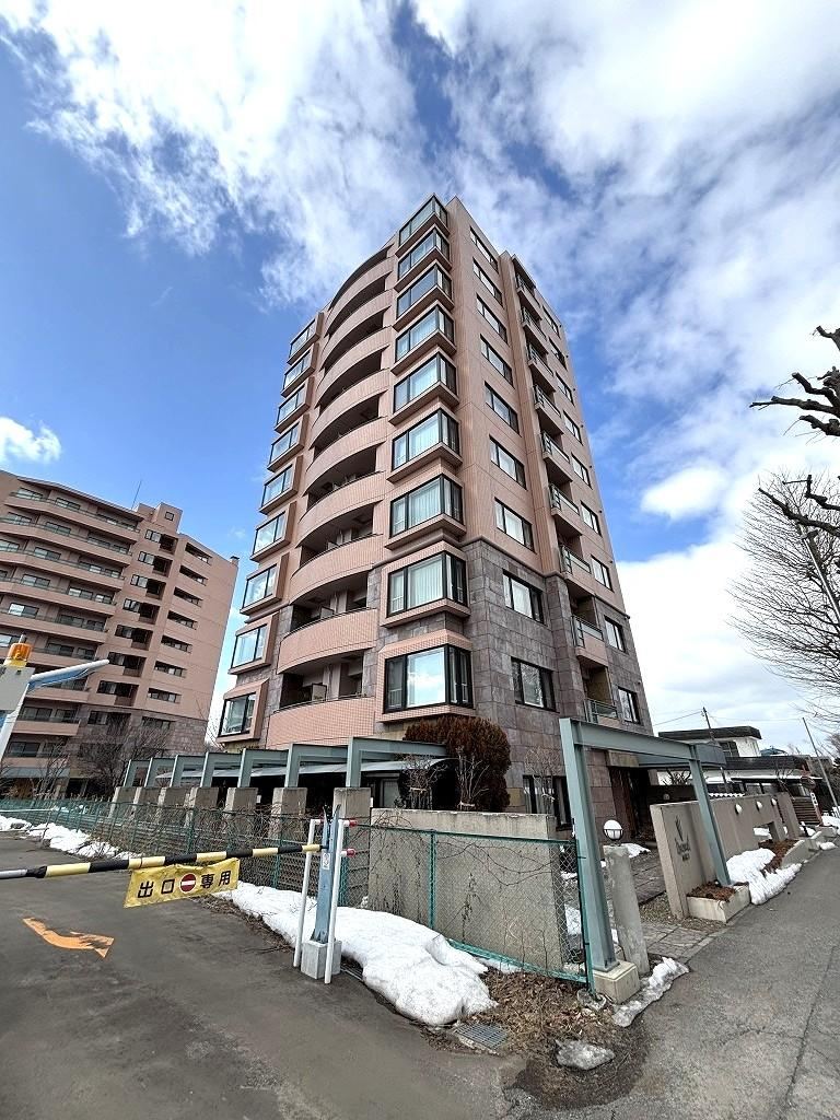 3LDK apartment in Minami Ward, Sapporo, Hokkaido - Photo 1