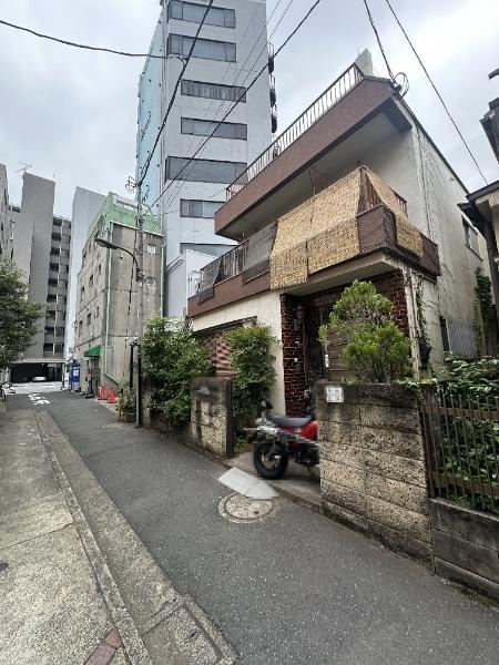 3LDK house in Shinjuku Ward, Tokyo - Photo 1