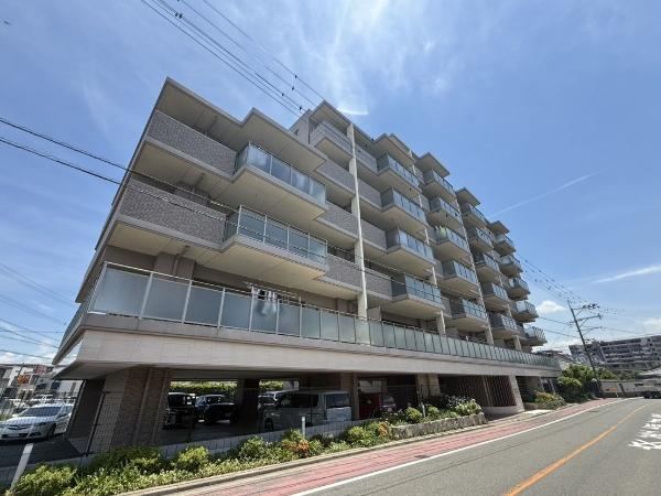 4LDK apartment in Nishi Ward, Fukuoka - Photo 1