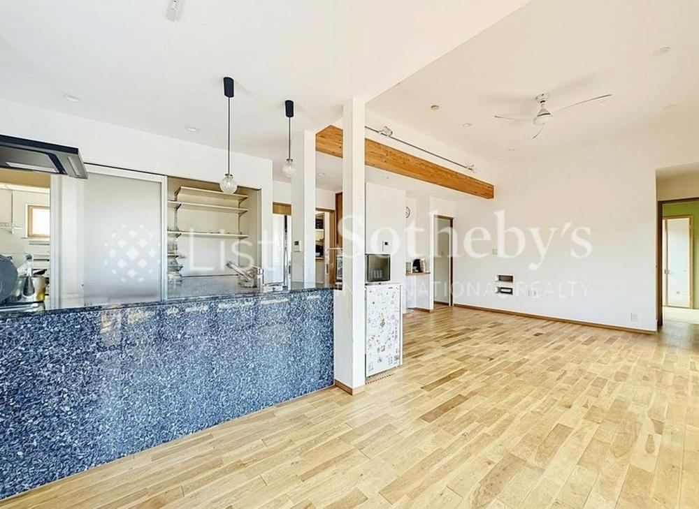 4LDK+2S house in Hiratsuka, Kanagawa - Photo 1