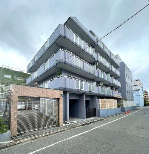 2LDK apartment in Ota Ward, Tokyo - Photo 1