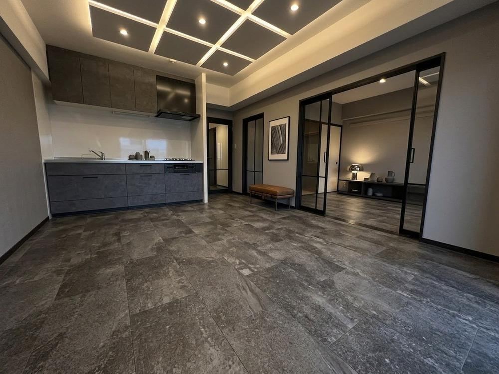 4LDK apartment in Neyagawa, Osaka - Photo 1