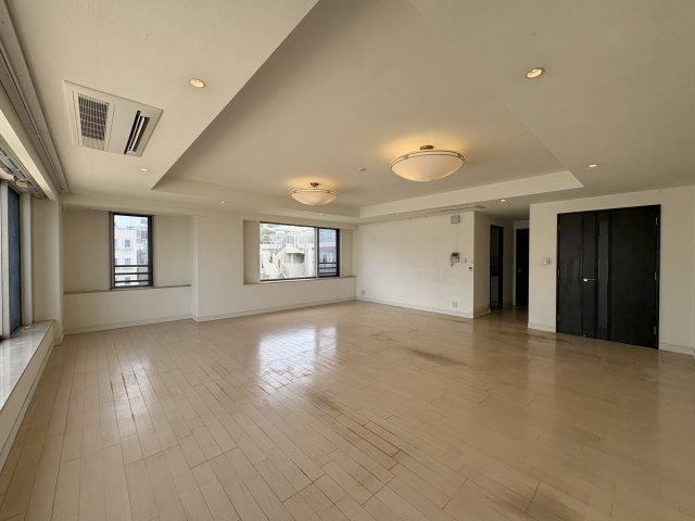 3LDK apartment in Shibuya Ward, Tokyo - Photo 1