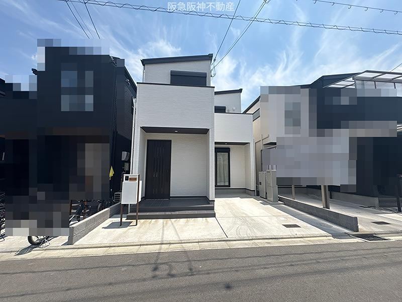 4LDK house in Takatsuki, Osaka - Photo 1