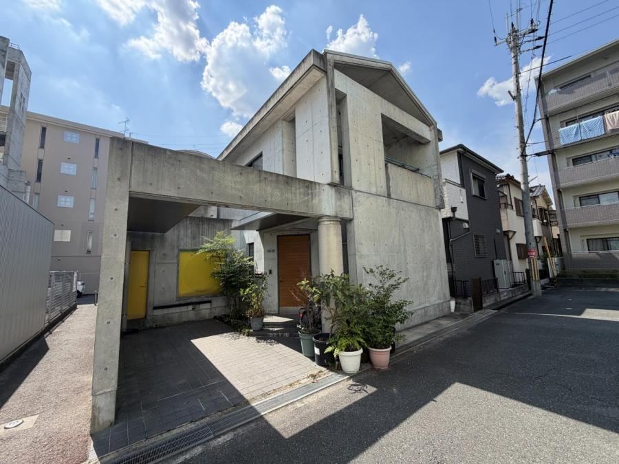 5DK house in Hirakata, Osaka - Photo 1