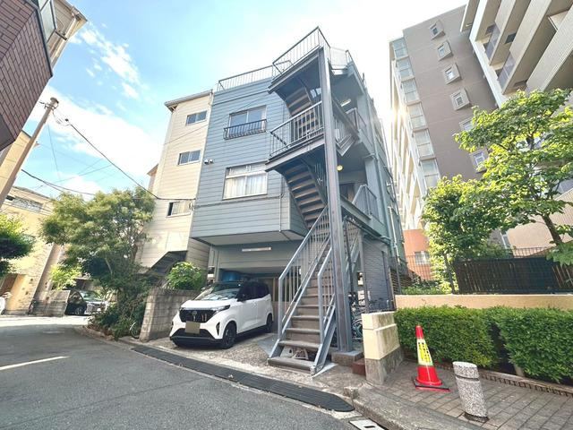 2K house in Arakawa Ward, Tokyo - Photo 1