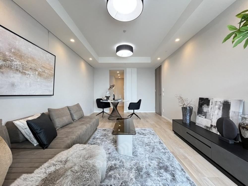 2LDK apartment in Minato Ward, Tokyo - Photo 1