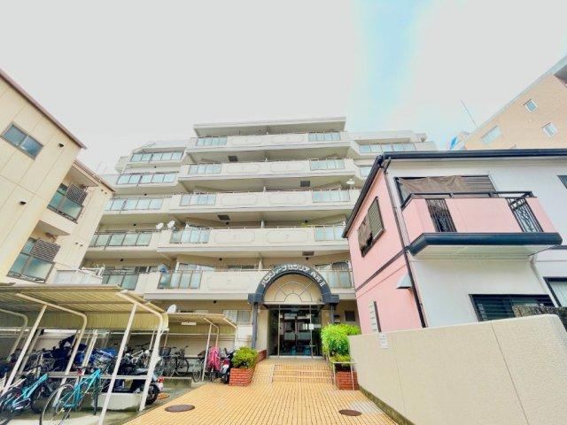 3LDK apartment in Nishinomiya, Hyogo - Photo 1