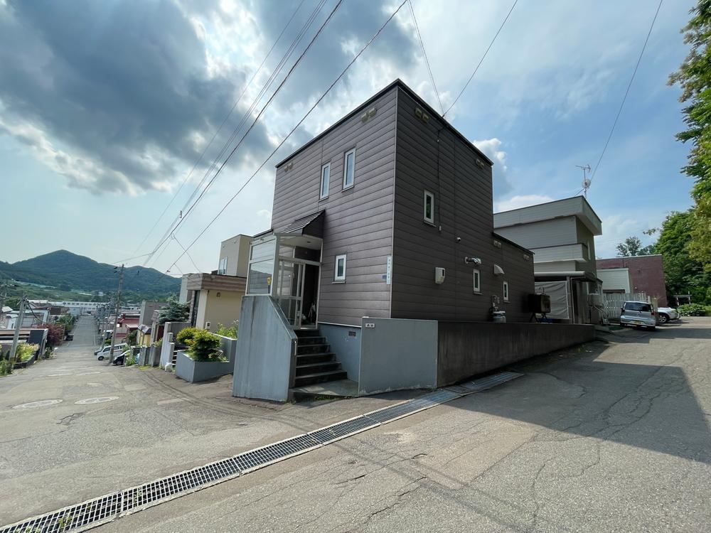 4LDK house in Nishi Ward, Sapporo, Hokkaido - Photo 1
