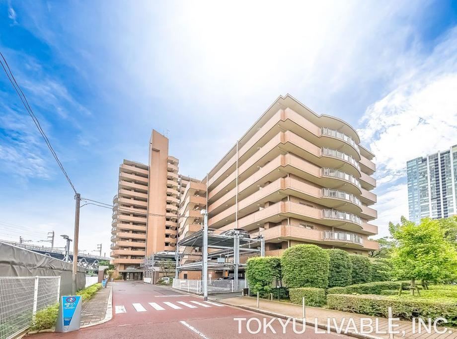 3LDK apartment in Minato Ward, Tokyo - Photo 1