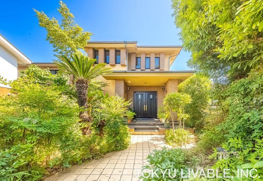 5LDK house in Samukawa, Koza District, Kanagawa - Photo 1