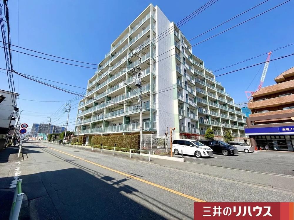 4LDK apartment in Akishima, Tokyo - Photo 1