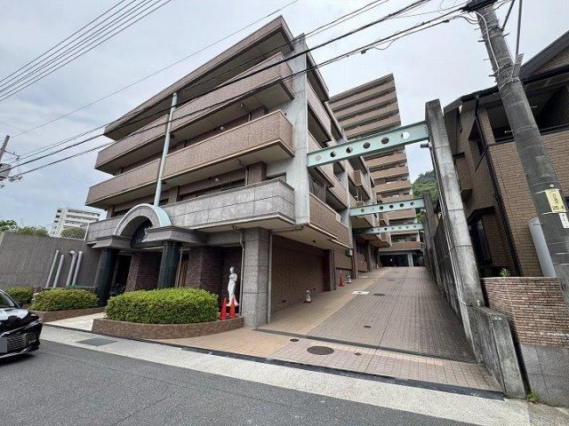 4LDK apartment in Aki Ward, Hiroshima - Photo 1