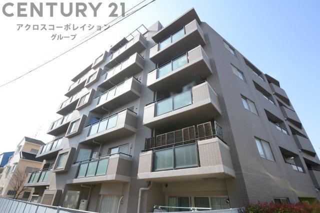 3LDK apartment in Takarazuka, Hyogo - Photo 1
