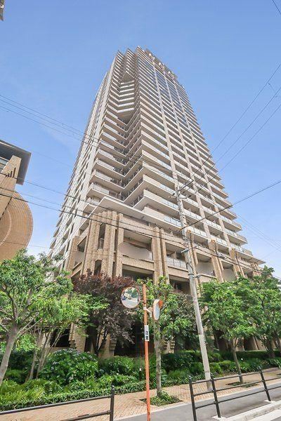 4LDK apartment in Joto Ward, Osaka - Photo 1