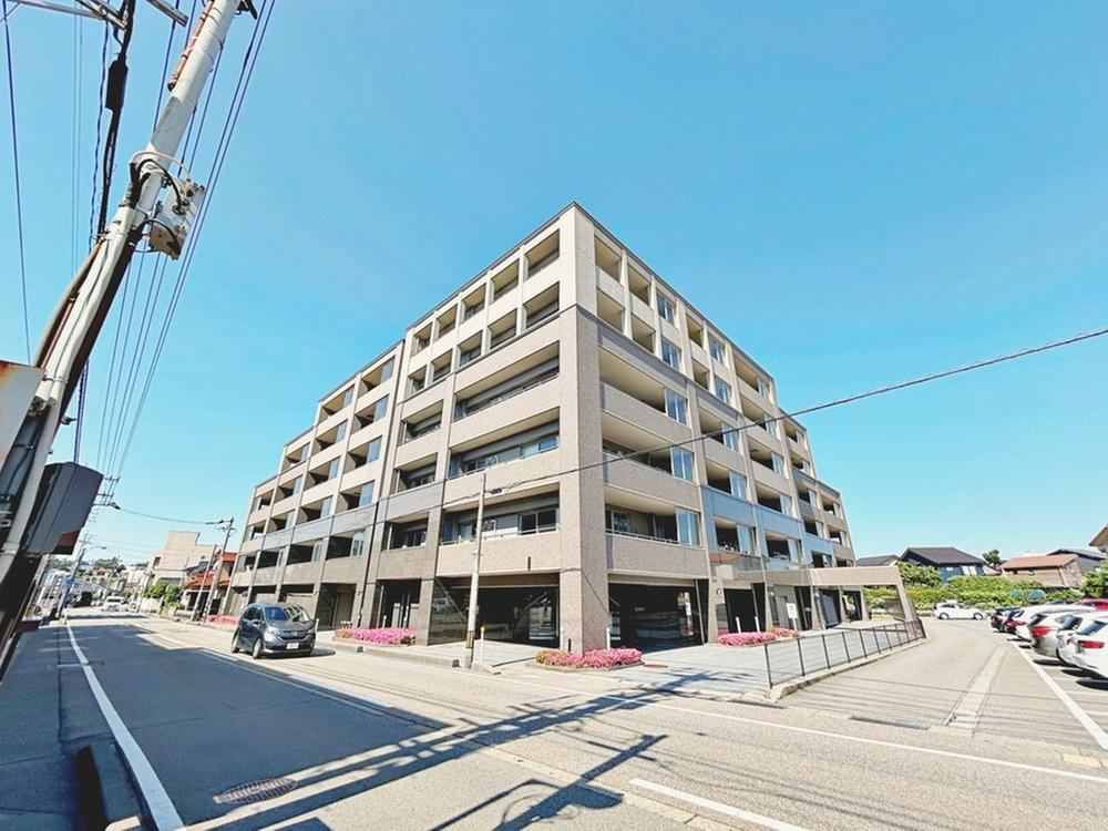 3LDK apartment in Kanazawa, Ishikawa - Photo 1