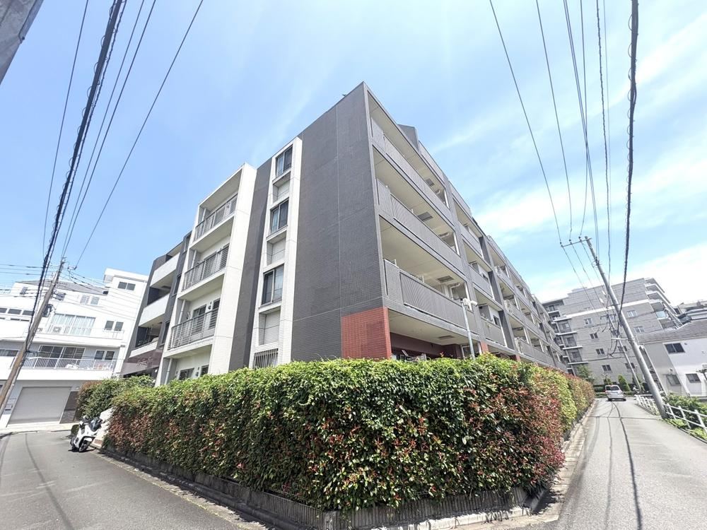 3LDK apartment in Chofu, Tokyo - Photo 1