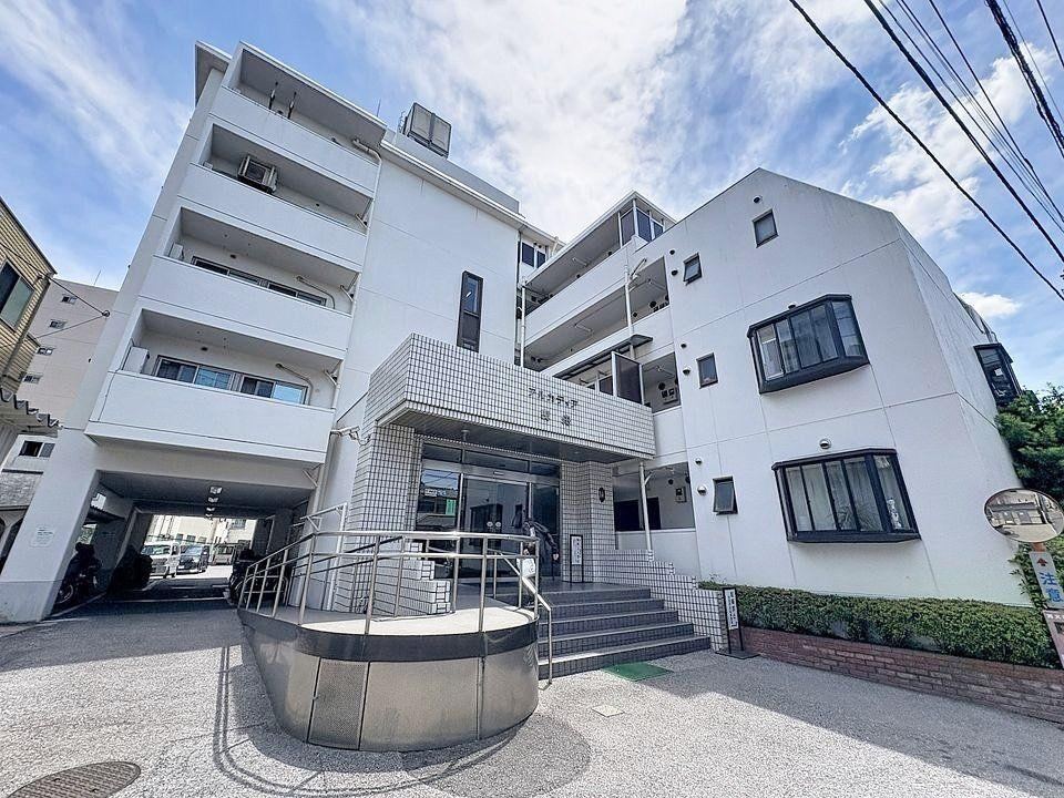 2LDK apartment in Sumida Ward, Tokyo - Photo 1