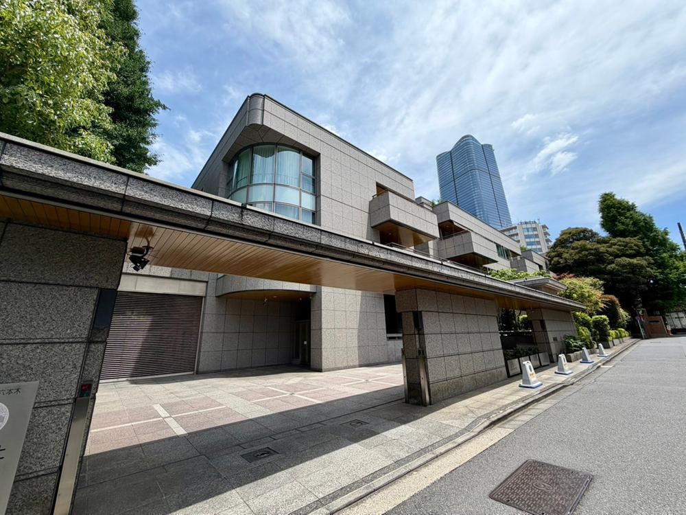 1LDK apartment in Minato Ward, Tokyo - Photo 1