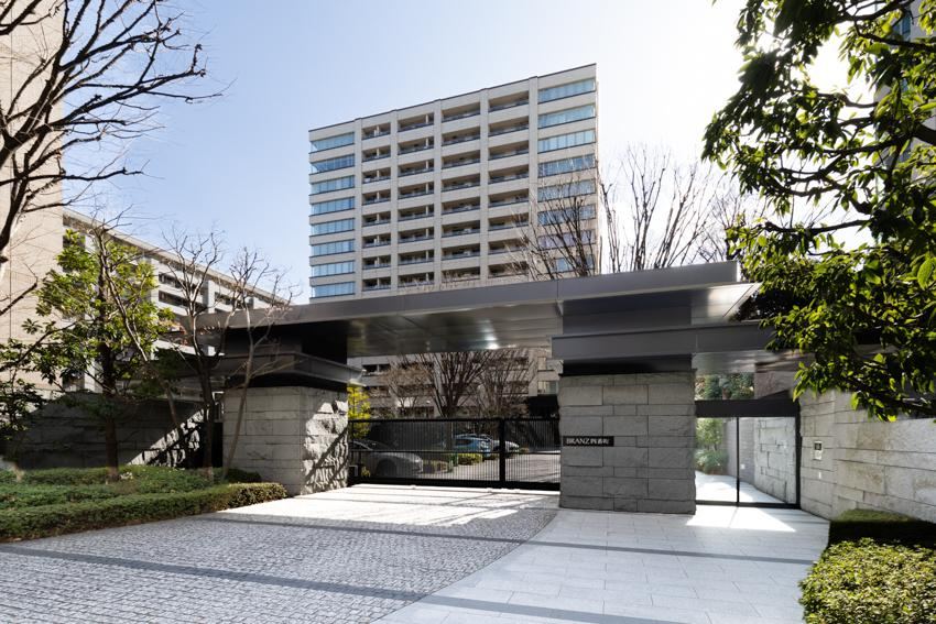 2LDK apartment in Chiyoda Ward, Tokyo - Photo 1