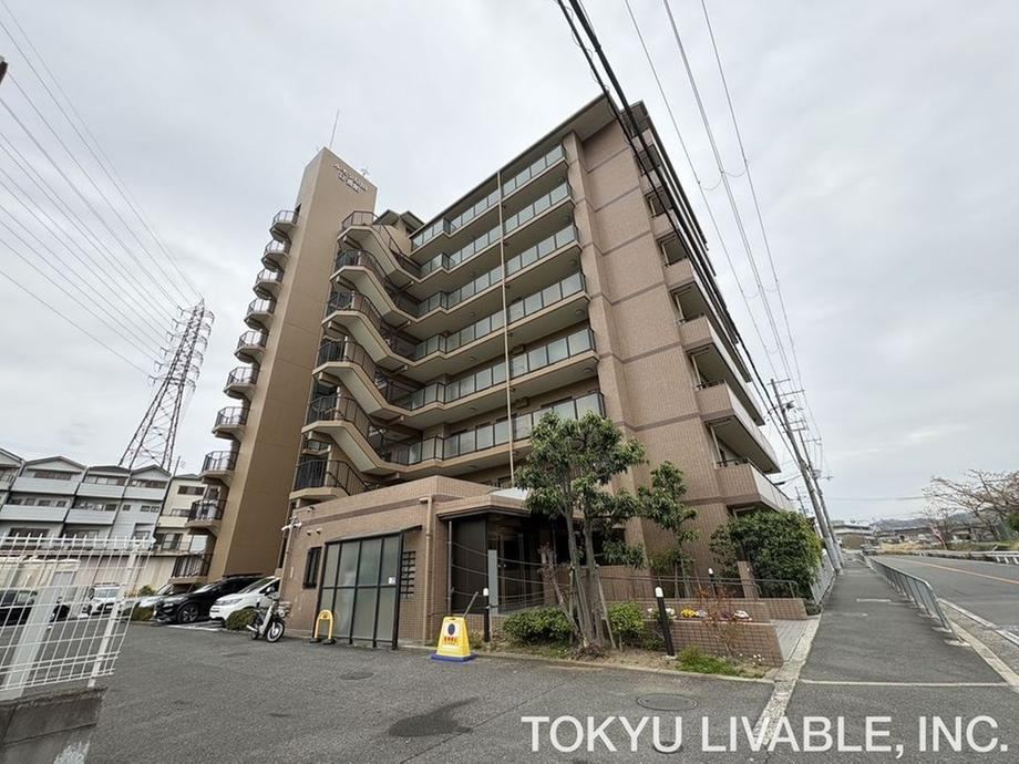 2LDK+S apartment in Neyagawa, Osaka - Photo 1